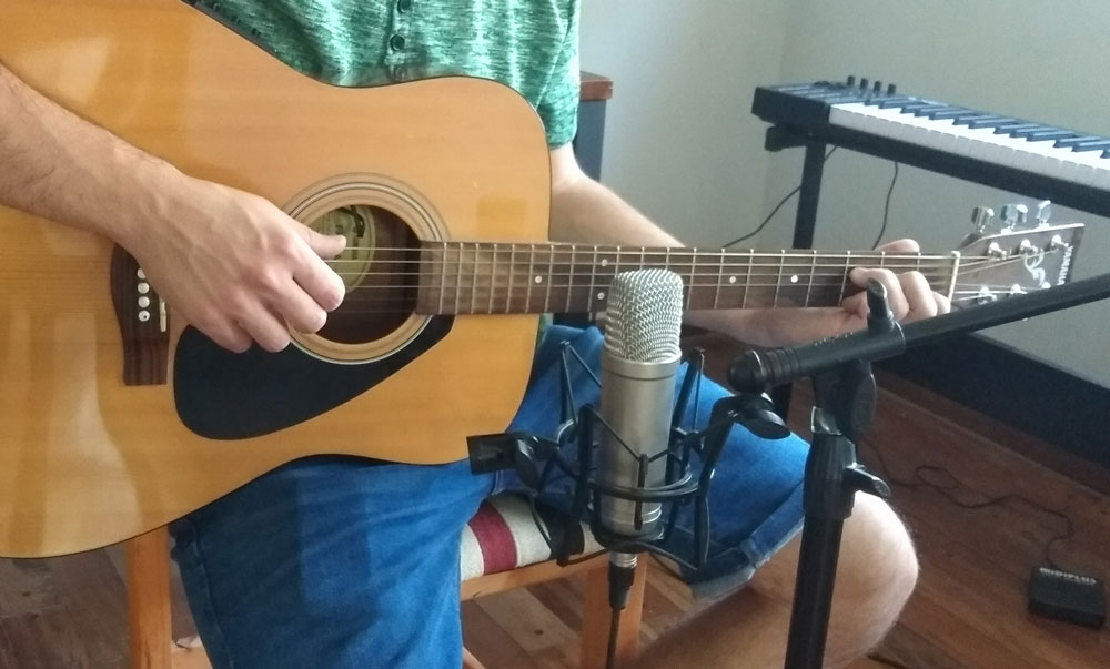 micrófono para grabar guitarra acústica